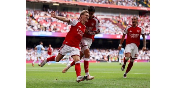 Arsenal teki nopeimman maalin Community Shieldissä Arsenal teki nopeimman maalin Community Shieldissä